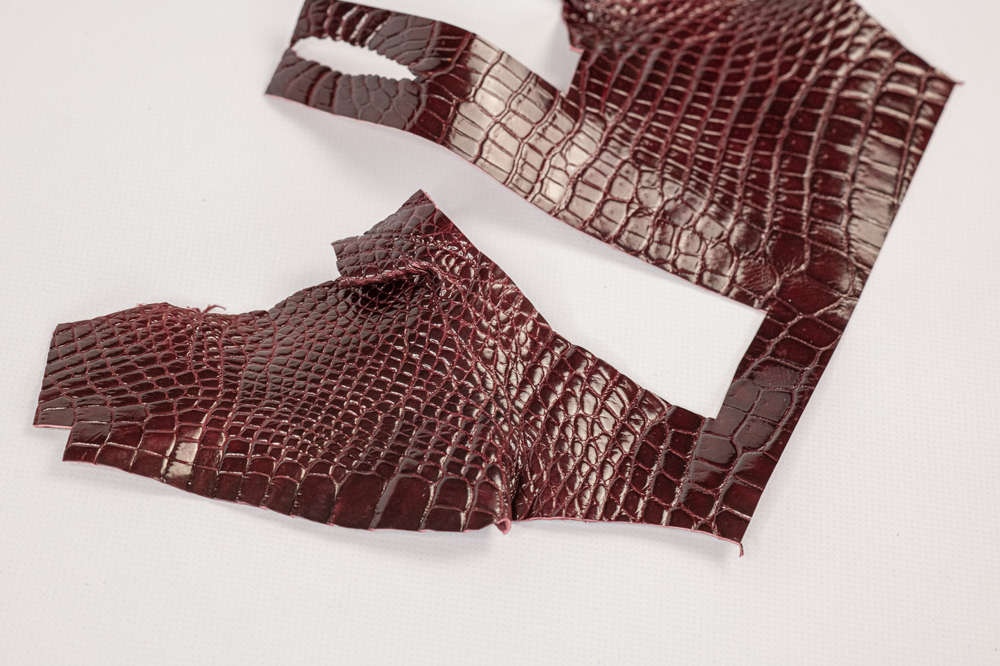 Crocodile Burgundy Glossy, parts